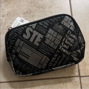 Lululemon Everywhere Belt Bag Manifesto Print Black Silver NWT🏃🏻‍♀️👟